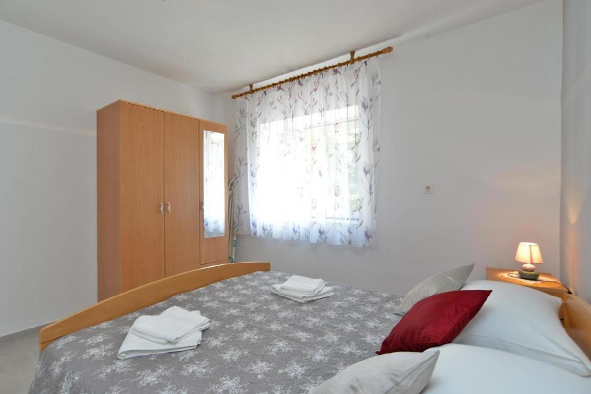 Welcoming With Garden Apartment