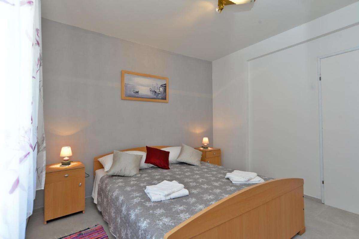 Welcoming With Garden Apartment Porec