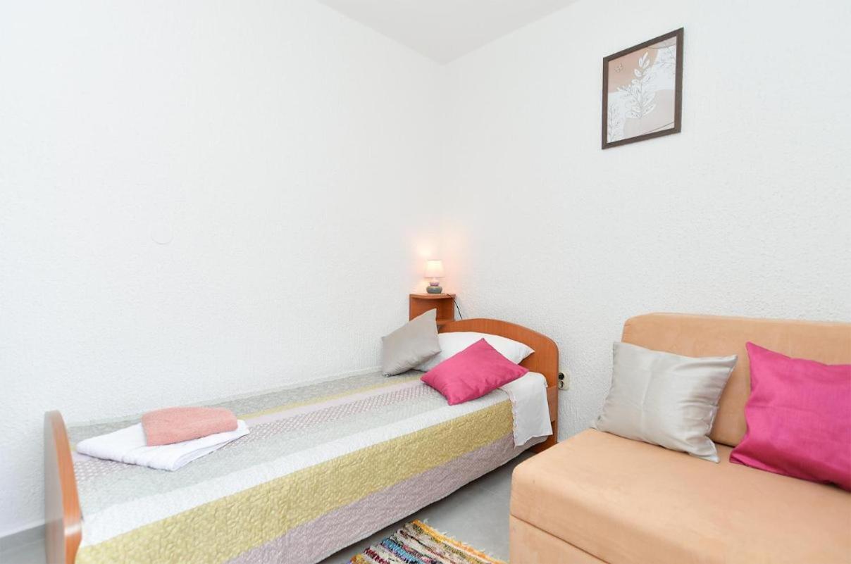 Welcoming With Garden Apartment *