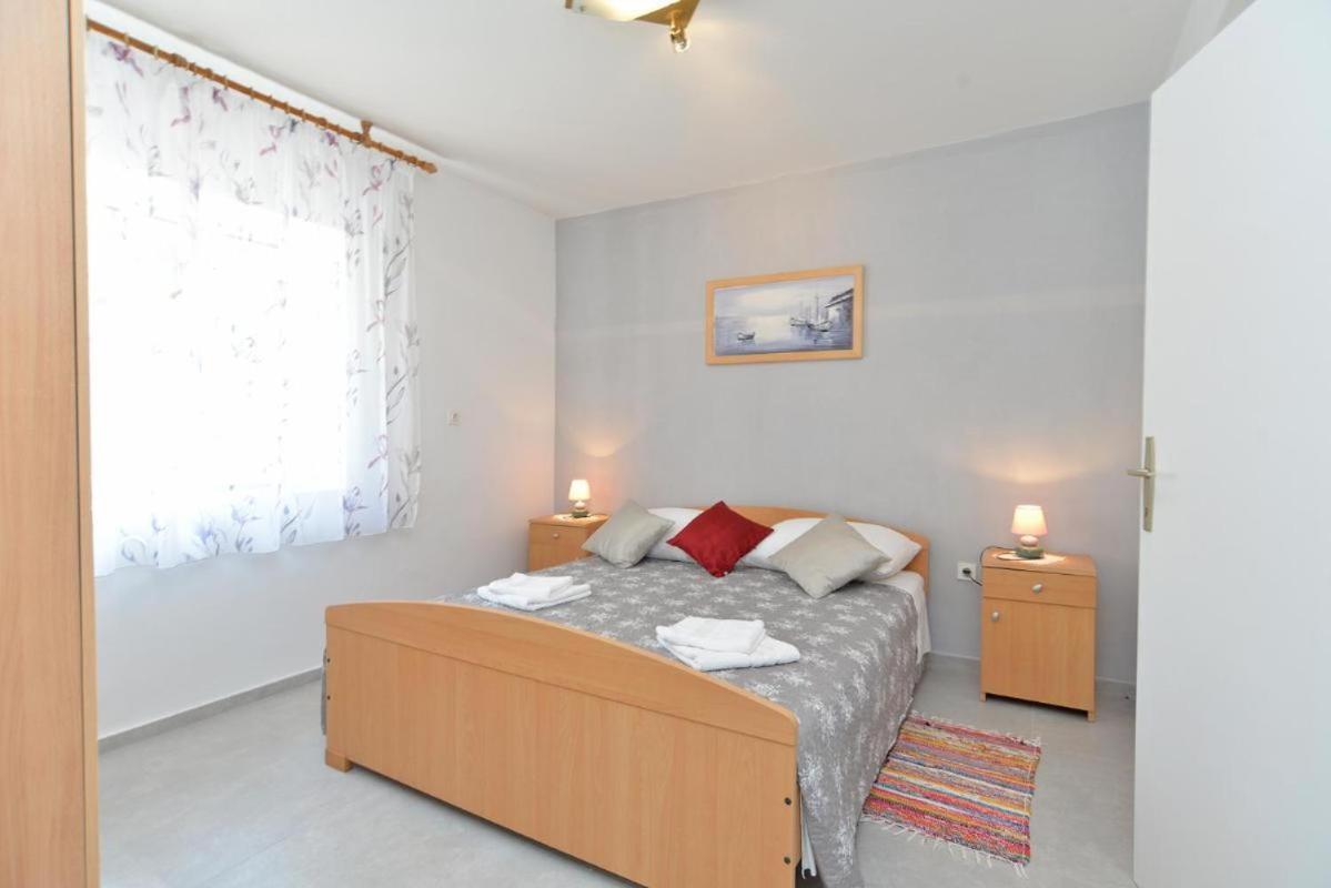 Welcoming With Garden Apartment Porec