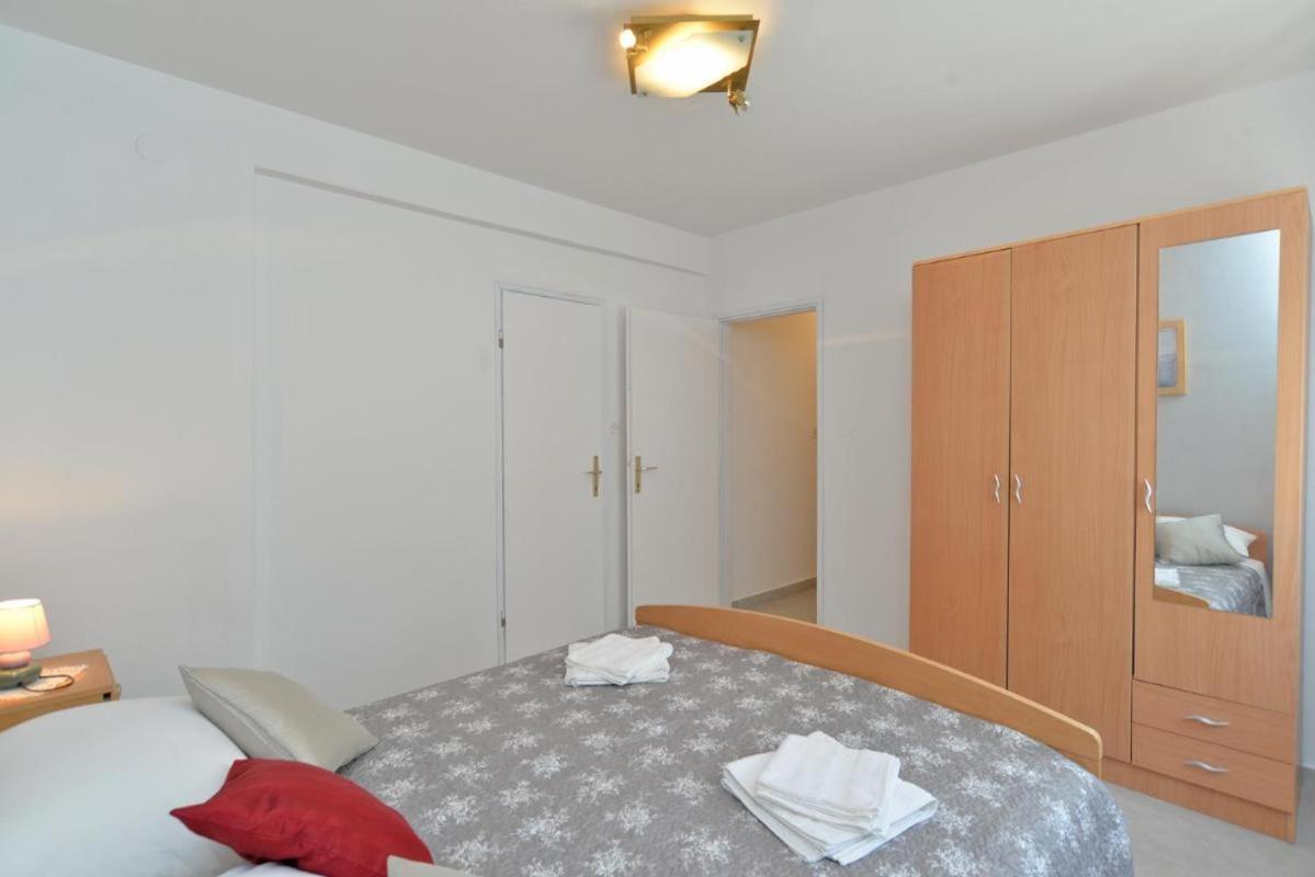 Welcoming With Garden Apartman *